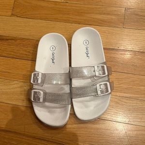 Girl sandals cat and jack gold